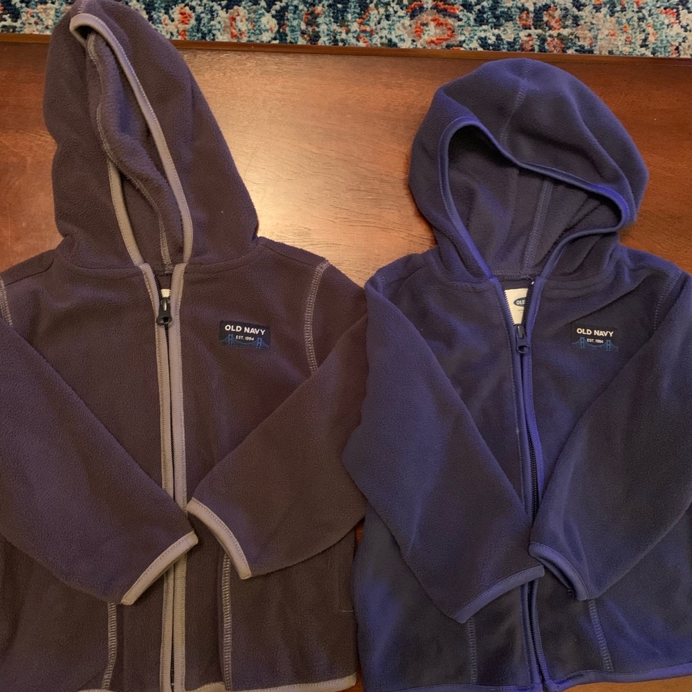 Old navy fleece sweatshirt (2) 2t